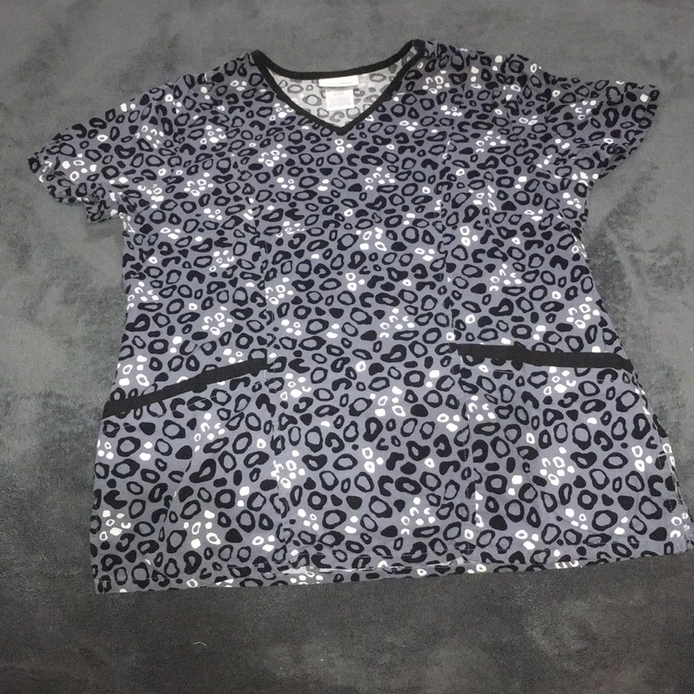 NWOT Cheetah scrub top